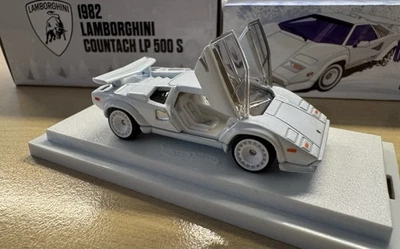 Coche de vacaciones blanco sellado Hot Wheels 2025 RLC 1982 Lamborghini Countach LP 500 S Foto 1 de 4