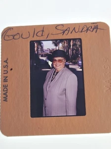 SANDRA GOULD ACTRESS VINTAGE PHOTO 35MM FILM SLIDE TV SHOW BEWITCH - Picture 1 of 6