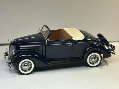 Danbury Mint 1936 Ford Deluxe Cabriolet Convertible Washington Blue 1:24 DC - Image 1 of 4