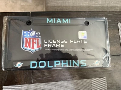 Marco de matrícula NFL Miami Dolphins Rico borde negro y letras acuáticas Foto 1 de 2
