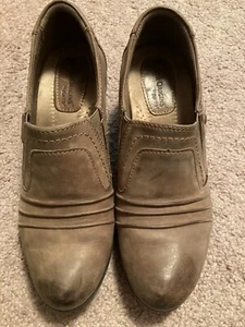 Earth Origins Kacie Khaki Taupe heeled booties ladies size 8.5 medium - Picture 1 of 8