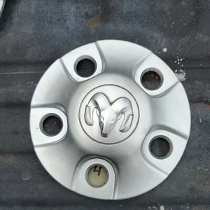 2016 2017 20 Dodge Ram 1500 Silver Center Cap 2449 Factory 1XP54TRMAA - Picture 1 of 1