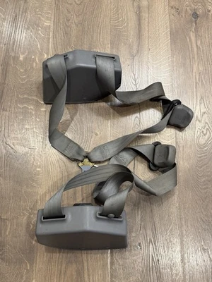 Juego de cinturón de seguridad delantero OBS Chevy GMC C1500 K1500 1988-1998 cabina regular gris OEM GM Foto 1 de 4