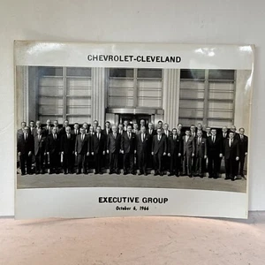 Foto de colección 8x10 Chevy Automotive Car 1966 Executive Group Cleveland - Imagen 1 de 10