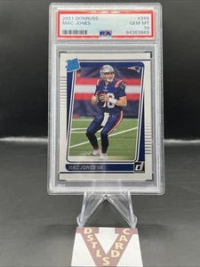 2021 Panini Donruss - MAC JONES RATED ROOKIE BASE #255 PSA 10 Gem Mint - Foto 1 di 4