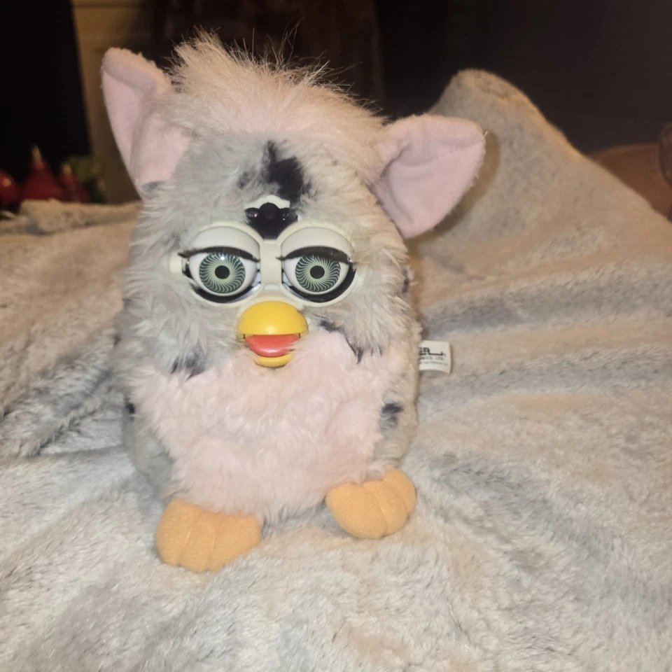 Leopardo Furby vintage 1998 gris y rosa en excelente estado de funcionamiento Foto 1 de 4