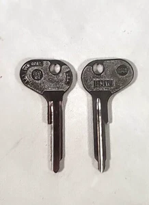 VINTAGE AUTO KEY BLANK BMW  M3 - Picture 1 of 1