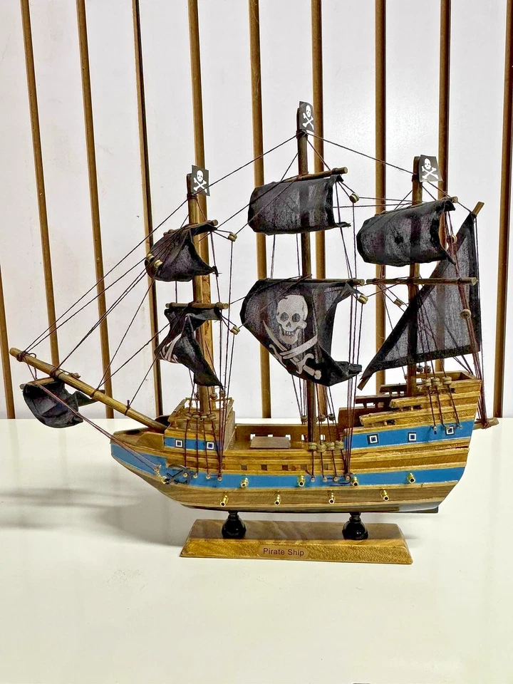 Wunderschönes Piratenschiff aus Holz– „Wooden Sailing Craft“  H 38 cm - Bild 1 von 4