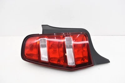 Conjunto de luz de luz trasera izquierda para conductor Ford Mustang GT 2011 OEM KW56 Foto 1 de 4