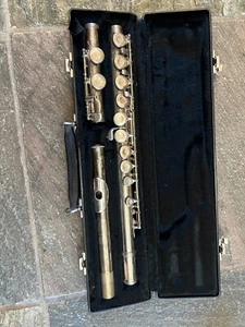 Gemeinhardt 2SP flute with hard case. Made in USA - Picture 1 of 7
