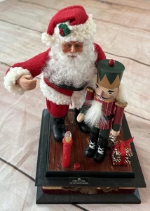 Pezzo schiaccianoci Babbo Natale illumina musicale creazioni natalizie vintage 1993 - Foto 1 di 8