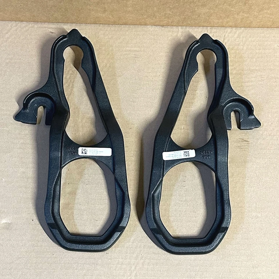 Nuevo par de ganchos de remolque delanteros OEM 2019-2023 Dodge Ram 1500 68272945AB / 68272944AB Foto 1 de 4