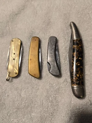 4 Cuchillos de Bolsillo Vintage-Imperial-Antiguo EE. UU. Mango Perla Amarilla-Latón Hong Kong Foto 1 de 4