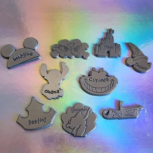Set 9 Parchi Disney Pezzi di Gettone Magico Metallo Pocket Coins Lotto - Foto 1 di 7