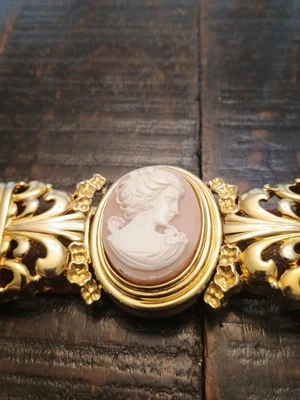 RARE SIGNED DOTTY SMITH VICTORIAN REVIVAL CAMEO GOLD TONE 2 Piece BELT BUCKLE - Image 1 of 4