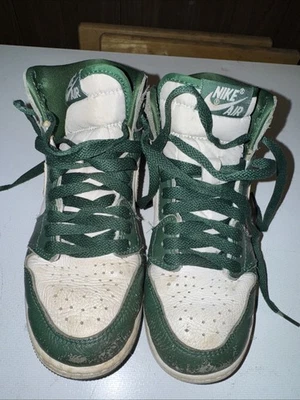 男孩 4Y 绿色和白色耐克运动鞋高帮二手 — 第 1/4 张图片