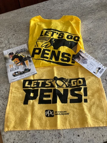PENGUINS 2016 STANLEY CUP FINALS FAN GIVEAWAY...T SHIRT, TOWEL, TICKET & PROGRAM Cover