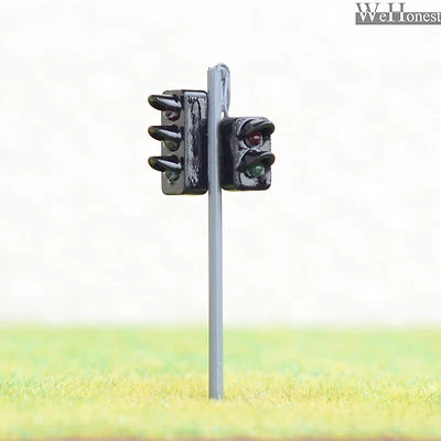 2 x traffic signal light HO OO scale model railroad crossing walk led lamp #GR32 - Image 1 of 4