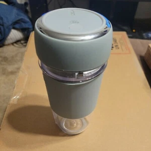 Licuadora portátil activa Oster Blend pequeña, gris - Imagen 1 de 3