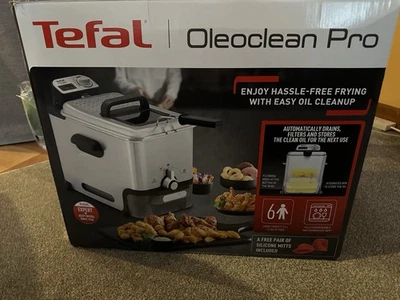 Tefal Oleoclean Pro Deep Fryer 3.5L FR8058G0 Silver - Image 1 of 4