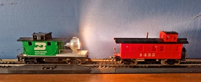HO scale 2 cabooses  Burlington Northern with Light and red caboose  1435 - Image 1 of 4