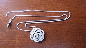 Nueva cadena de oro blanco de 18 quilates de 18" con colgante de diamantes de oro de 14 quilates - Imagen 1 de 4