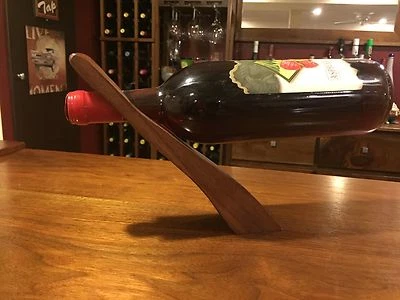 Balanceador de vino (hecho a mano, madera de nogal) botella individual Foto 1 de 4