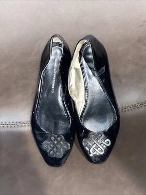 Pisos de ballet Diane Von Furstenburg charol negro 8M*NECESITA UNA LIGERA LIMPIEZA Foto 1 de 4