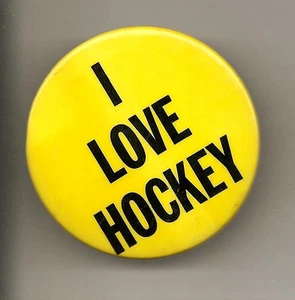Spilla-back bottone/distintivo sportivo giallo nero 2,5" vintage anni 70 "I Love Hockey" - Foto 1 di 3