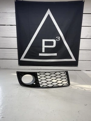 Grelha de neblina Audi RS4 2007 lado direito 8EO807682E - Imagem 1 de 4