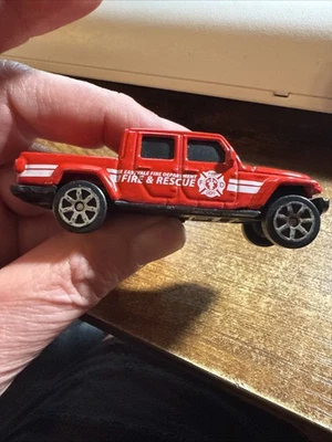 '22 MAISTO JEEP GLADIATOR FIRE DEPT. LOOSE 1:64 SCALE LOOSE - Image 1 of 4