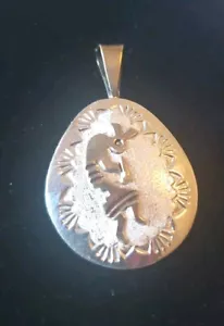 Vintage 1980 SSilver 12K Y/G gefüllt Kokopelli Anhänger keine Kette 1 Zoll vorgeliebt - Bild 1 von 12