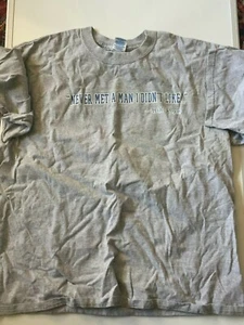 GILDEN- WILL ROGERS "NEVER MET A MAN I DIDN'T LIKE" RICK PITINO- T-SHIRT- XL - Bild 1 von 3