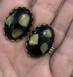 Vintage Gold Tone And Black Multi Color Stone Clip On Earrings - Picture 1 of 3