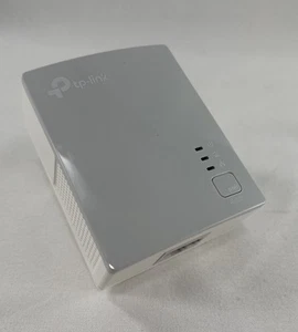 TP-Link TL-PA4010 Nano PowerLine Adapter AV500 White 500mbps - Picture 1 of 4