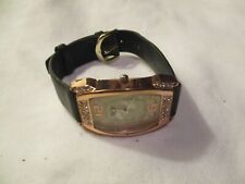 Figaro Couture Analog Wristwatch with a Buckle Band and Quartz Movement