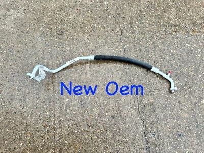 Manguera de succión de aire acondicionado Ford Explorer 2011-2019 3,5 L OEM BB5Z19867E Foto 1 de 3