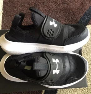 Zapato para correr Under Armour BPS RUNPLAY 3024211-001 negro sin cordones para niño talla 11K nuevo en caja - Imagen 1 de 7