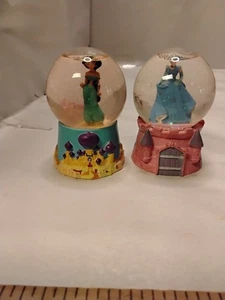Disney Prinzessin Jasmin & Aschenputtel Miniatur Schneekugeln Set 2,5 Zoll - Bild 1 von 7