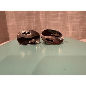 Vintage Taxco Sterling Silver 925 Signed Fish Earrings Screw Back Oval - Picture 1 of 5