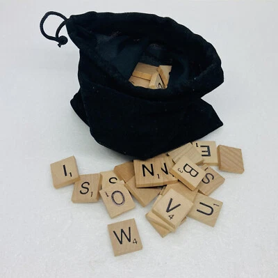 Lote De Colección De Azulejos Scrabble Con Bolsa De Terciopelo Negro Piezas De Repuesto O Foto 1 de 4