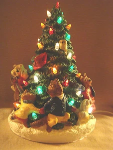 TOLLES handbemaltes Gipsgeschirr WEIHNACHTSBAUM verziert mit Spielzeug & Vögel - Bild 1 von 1