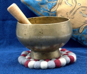 Cuenco de canto Naga de 6 pulgadas de diámetro - Antiguo coleccionado - Cuencos de curación de chakras antiguos - Imagen 1 de 5