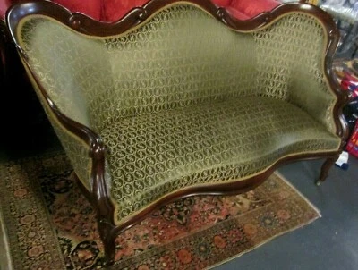 FINE LAMINATED ROSEWOOD JOHN HENRY BELTER ROCOCO REVIVAL SETTEE SCROLL PATTERN - Image 1 of 4
