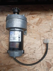 V07002AA88 90VDC gearmotor, 5/8" shaft, 32 rpm, 115 InLb, 1/12 hp, VonWiese, USA - Picture 1 of 6