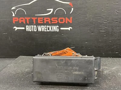 2004 FORD THUNDERBIRD TRUNK MOUNTED FUSE RELAY BOX - Image 1 of 4