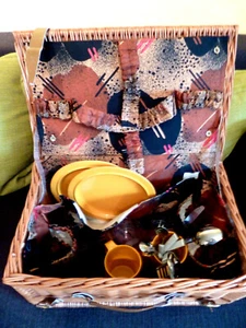 Camping Koffer Picknick Koffer- Oldimer koffer geflochtener Weide mit Geschirr - Bild 1 von 5