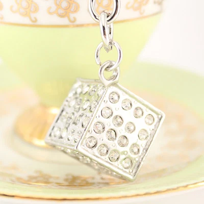 Pequeña Caja Cuadrada Plateada Adornos Llavero Dije Lindo Divertido Regalo Accesorio 01326 Foto 1 de 3