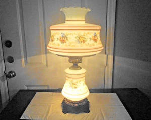 GWTW VINTAGE 3-WEGE QUO1ZEL SALON GRÖSSE MILCH-GLAS BLUMEN THEMA HURRIKAN LAMPE - Bild 1 von 15