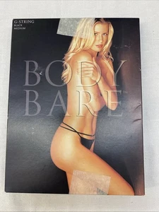True Vintage Victoria Secret Body Bare Victoria Soft Satin G-String Medium (nuovo con scatola) - Foto 1 di 3
